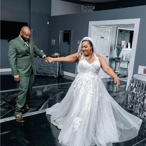 Floral Applique Open Back Wedding Dres - Picture 3 of 3